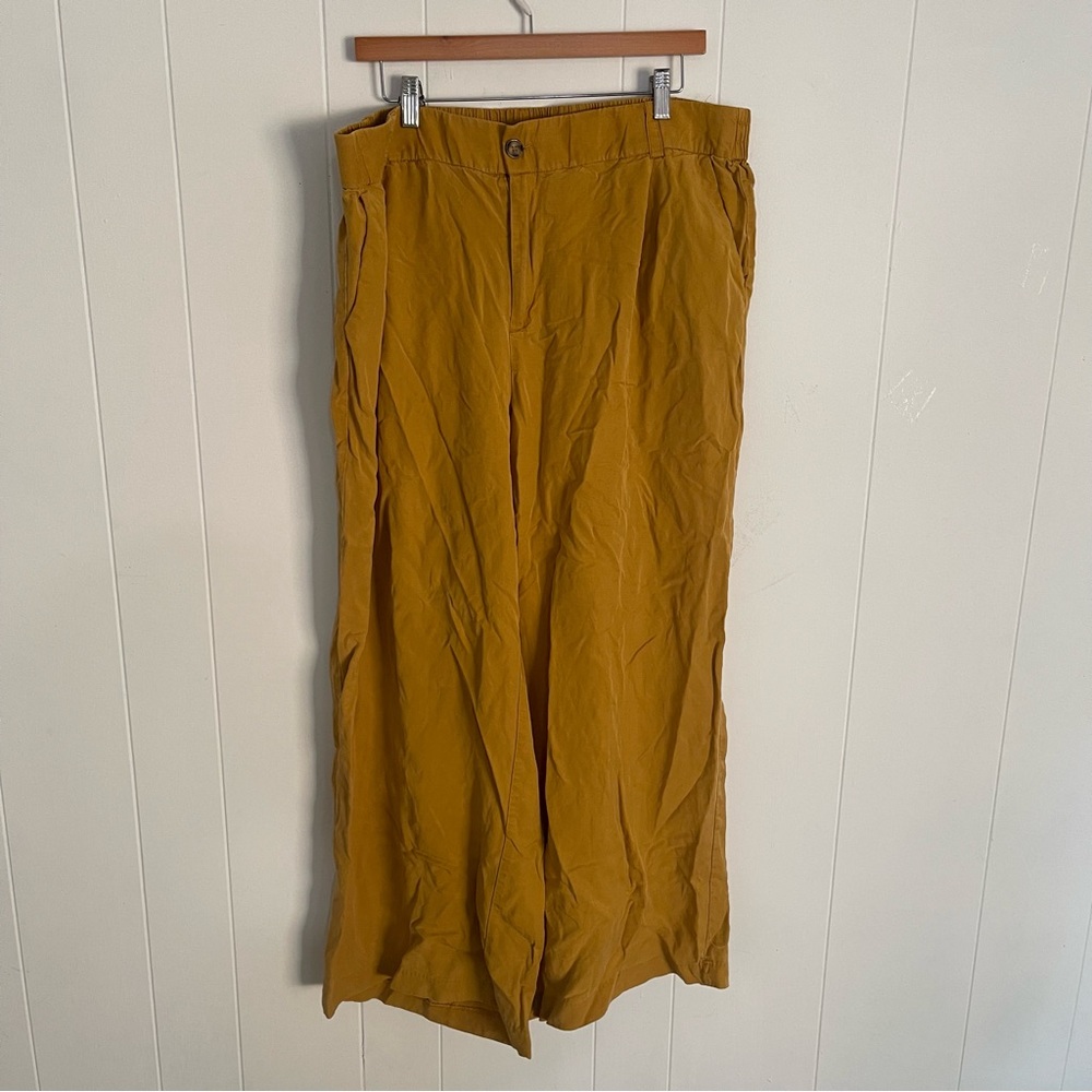 Torrid Women’s Wide Leg Pant size 18R Yellow Flowy Summertime